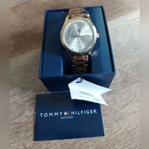 Tommy Hilfiger Women's Analog Gold-Tone Watch In Red Gift Box New